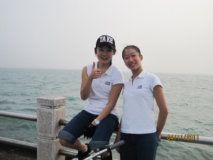 Dancers Lisa Ma and Kaidi Wu in front of the Kaohsiung Harbor. (Regina Dong)