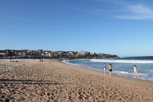 Sydney has many beautiful beaches. The vast ocean blue seems to merge with the boundless sky above. Oh the grandeur! (Regina Dong)