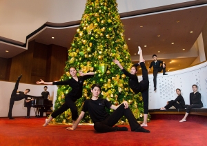 Season's greetings from the Shen Yun artists. From left: Peter Huang, Tim Lam, Eden Zhu, Danny Li, Xu Lian, Jay Huang, Jaling Chen, and Hsiao-Hung Lin. Season's greetings from the Shen Yun artists. Clockwise from left: Tim Lam, Danny Li, Peter Huang, Xu Lian, Jaling Chen, Jay Huang, Hsiao-Hung Lin, and Eden Zhu.