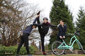 Time for a stretching break. (Photo by Kaidi Wu)